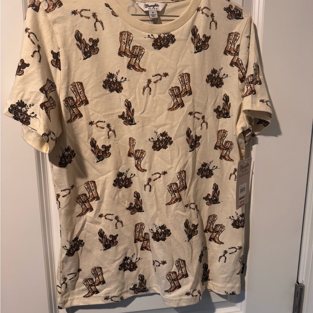 NWT Wrangler Retro Cream T-Shirt with Floral Boot Design